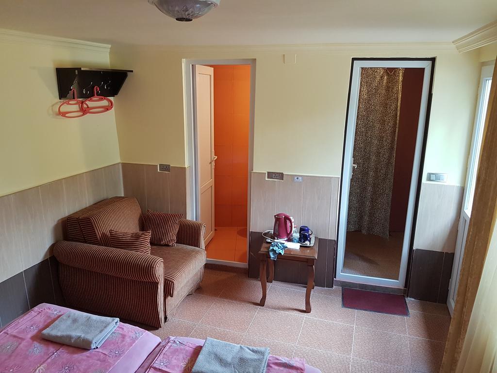 Guesthouse 97 In Batumi バトゥーミ エクステリア 写真