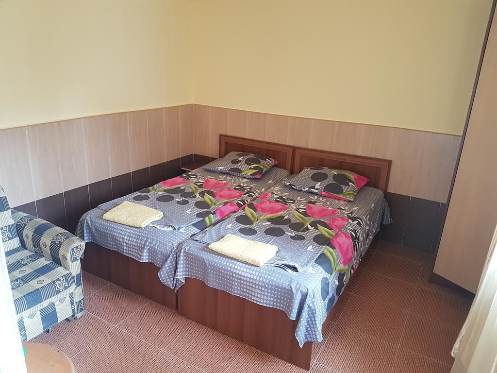 Guesthouse 97 In Batumi バトゥーミ エクステリア 写真