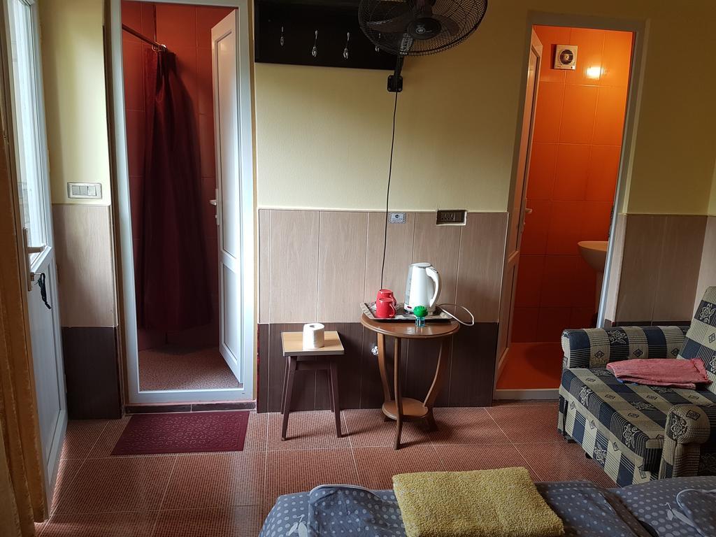 Guesthouse 97 In Batumi バトゥーミ エクステリア 写真